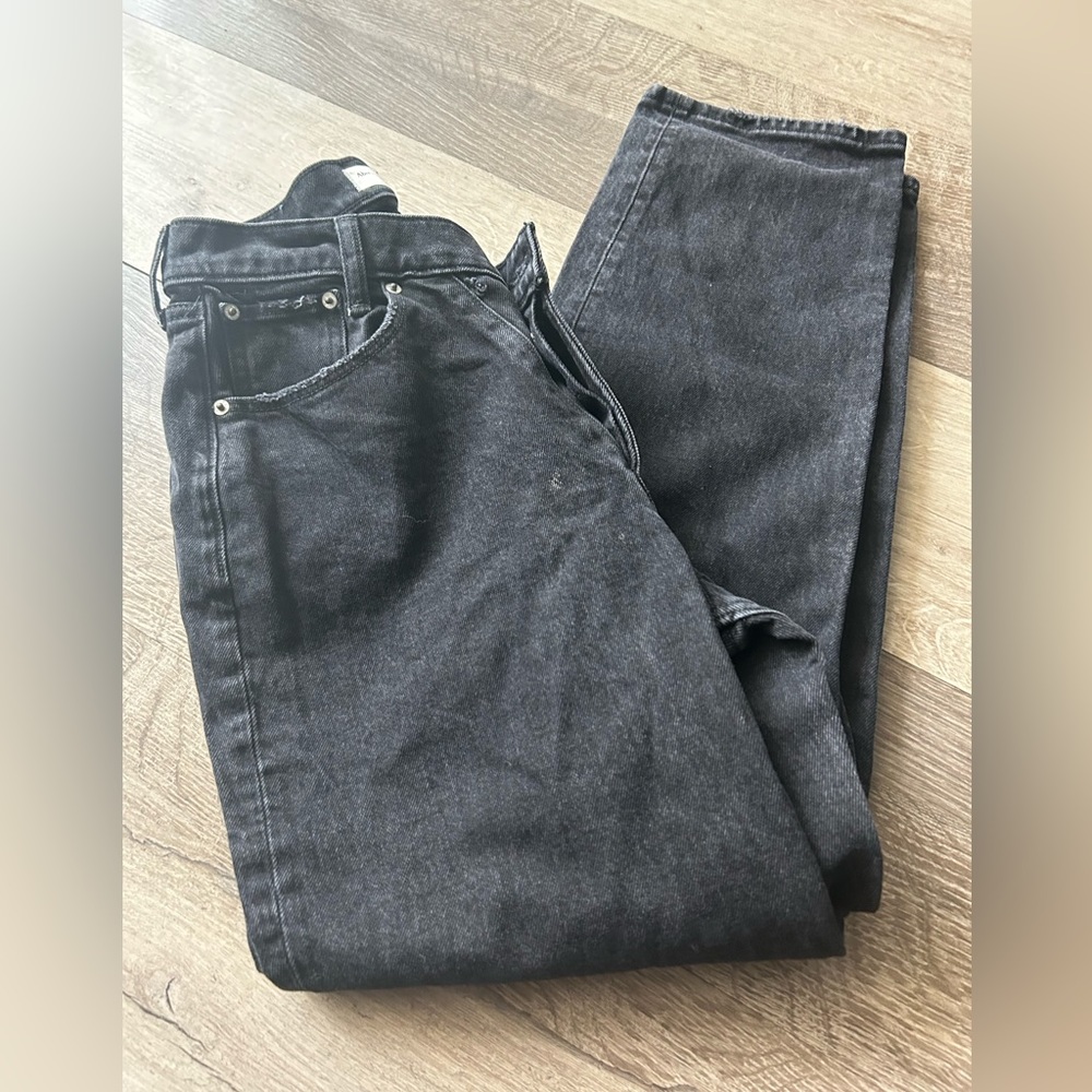 Abercrombie and fitch curve love dad jean straight leg black wash in size 2
